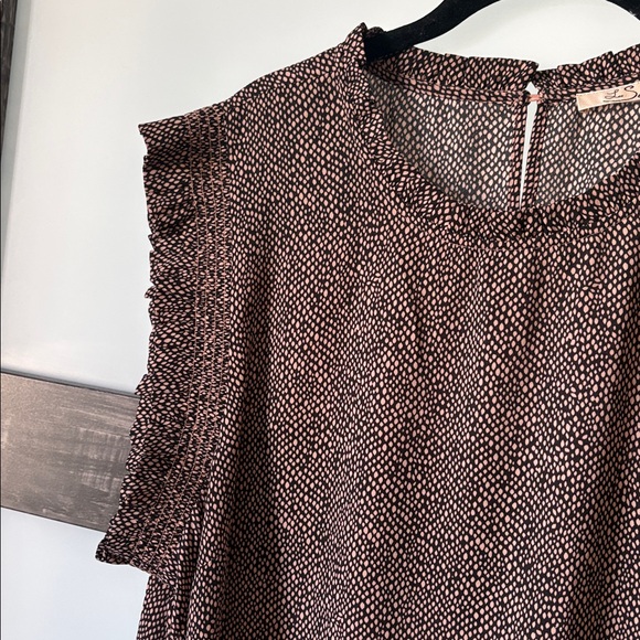 Textured Ruffle Sleeve Blouse in Brown and Black - Picture 3 of 6